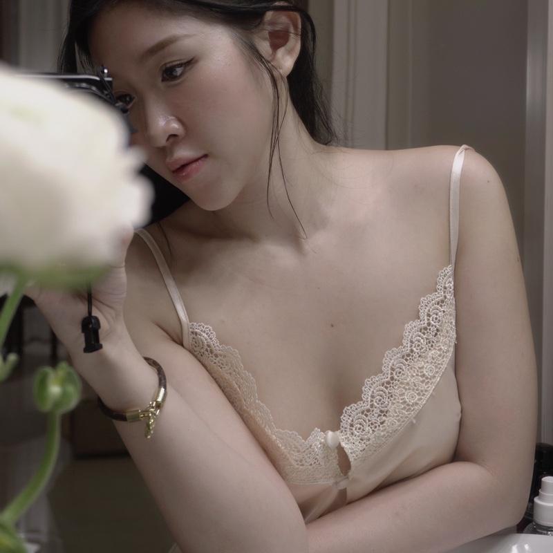  | Daisy Sleepwear | Đầm Ngủ Phối Ren Hở Lưng Có Nút Không Dây Kéo Không Mút 