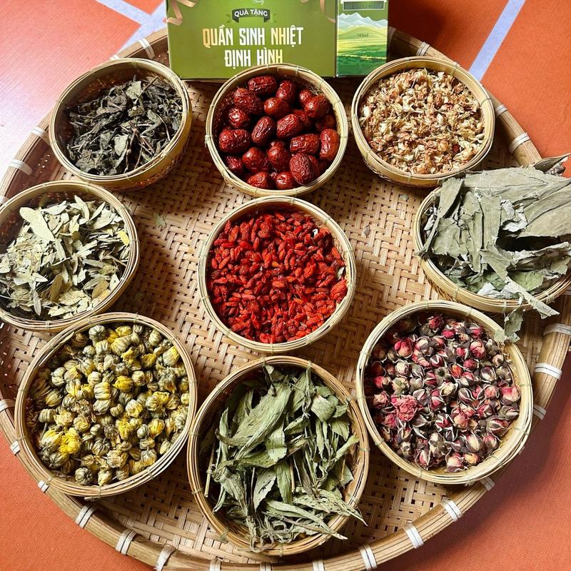Trà Lá Nam Cô Ba Trà - Táo Đỏ Lá Sen , Cỏ Ngọt , Nụ Hoa Hồng , Hoa Cúc , Cam Thảo , Kỷ Tử , Lá Trà Xanh , Hoa Nhài , Tea Nước Trà Chè