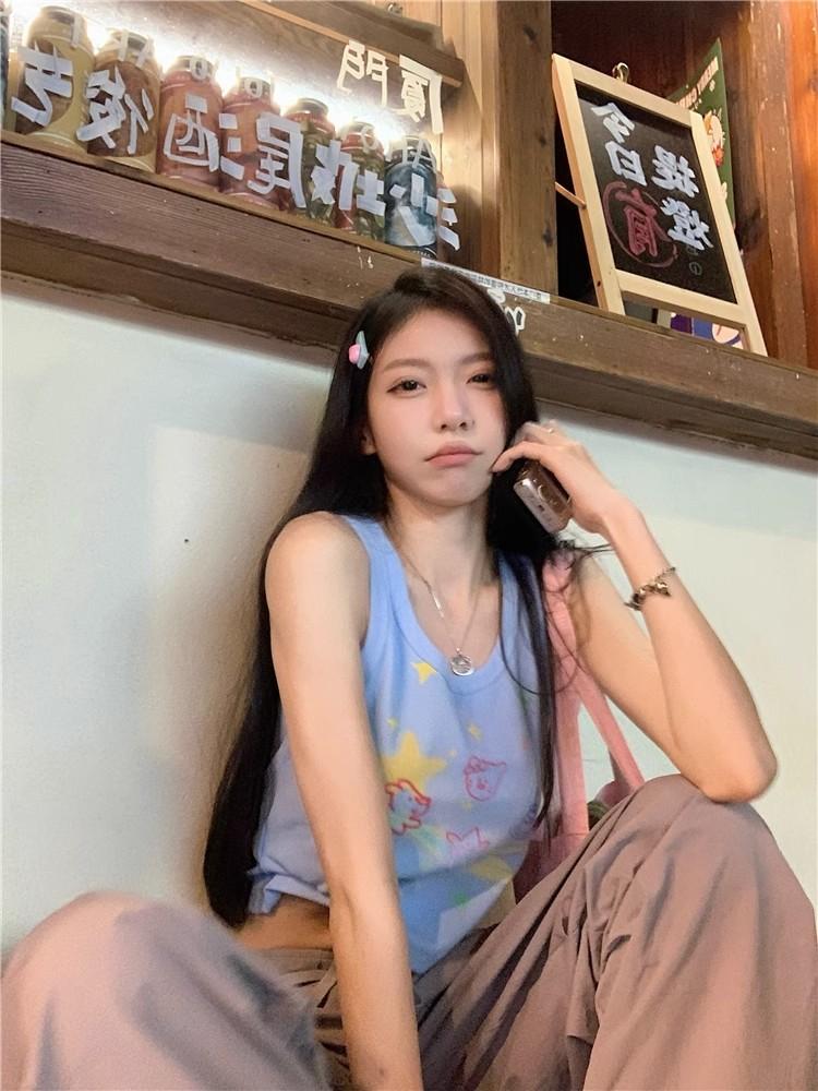 Product Introduction of Áo Yếm, Phong Cách Trẻ Trung Graffiti Cô Gái Nóng Bỏng, Không Tay Nhỏ, Có Thể Mặc Ngoài Trời Và Trong Nhà, Trang Phục Dopamine, Áo Ngắn, Thích Hợp Cho Mùa Hè Của Phụ Nữ 29