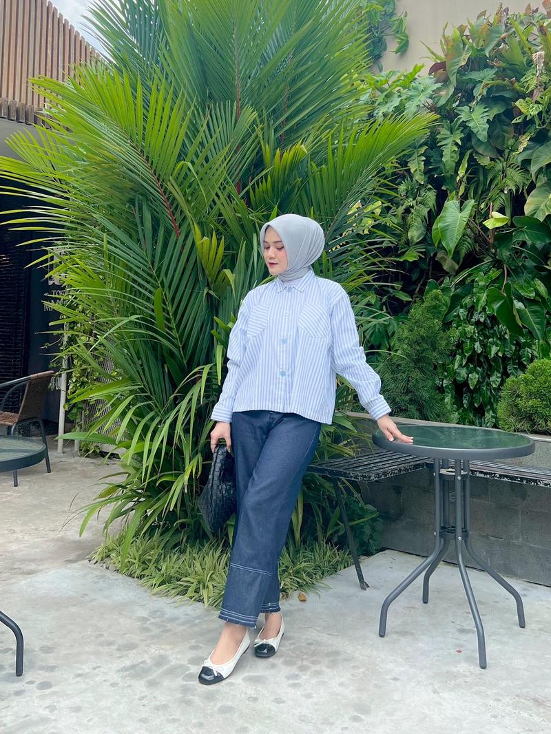 Product Introduction of Kemeja Crop Top Stripe Oversize Baju Wanita Motif Garis-Garis Fit Formal 4