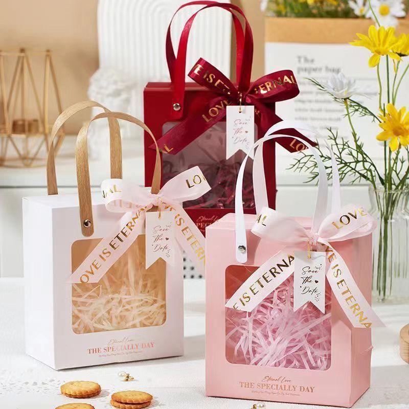 Combo 5-10 chiếc Túi Giấy Ivory In Màu Hộp Quà Giấy Có Cửa Sổ Mica Trong Suốt Quai Nhựa Giả Cói Dùng Đựng Hoa Gấu Quà Túi Kín Nắp Như Hình Kích Thước 14x8x16.5 cm & 18x8.5x21 cm Túi Đựng Quà Tặng Nhỏ Trưng Bày Decor