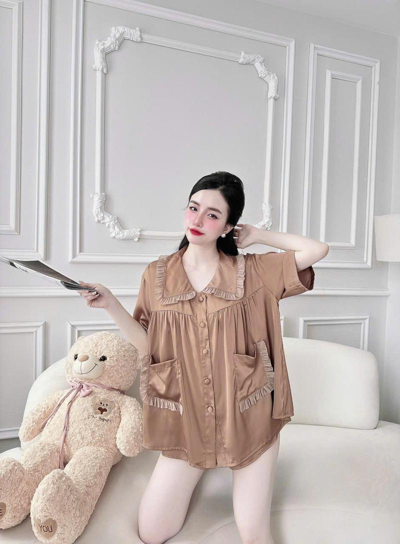 Product Introduction of Freesize (65Kg-90Kg) Bộ Pijama Đùi Nữ Áo Baby Doll Cổ Bèo Vải Lụa Latin Có Nút Bọc, Quần Đùi Ống Rộng Có Túi, Quần Áo Ngủ 4