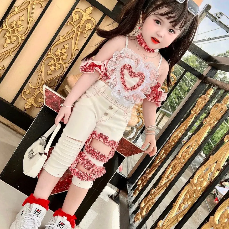 Bộ quần trắng áo bi đỏ bé gái