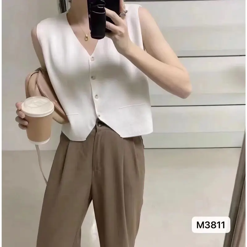 Mikicloth Layla Knit Vest Tank Top | Atasan Wanita Rompi Rajut Import Kancing Panjang Crop 1