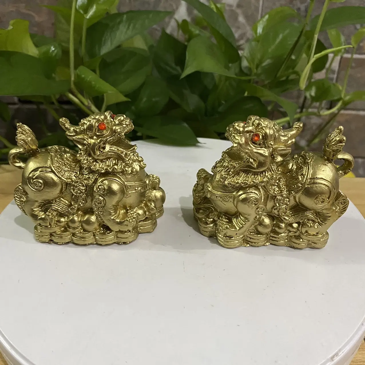 Cặp tượng tỳ hưu phong thủy màu vàng sơn đồng