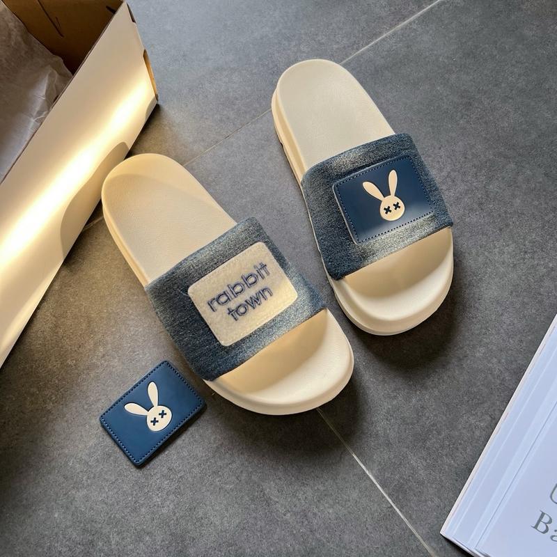 Dép Rabbit Town Denim kèm thẻ logo dán xé mang được nhiều kiểu ,Đế cao 4cm/ Kèm Hộp / BH 12th