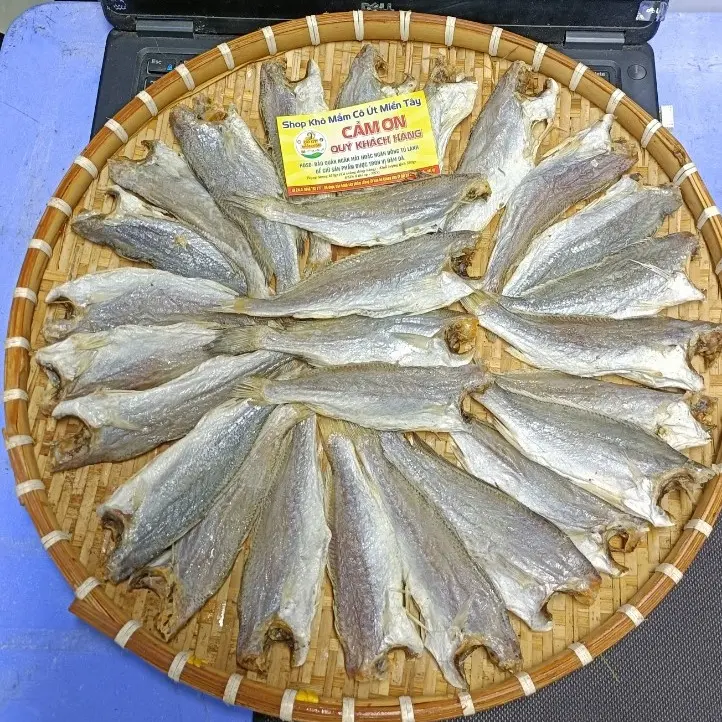 1kg Khô cá đù trung (40-60 con/kg)  vị mặn(Khách thích ăn mặn ủng hộ út nhé) Food