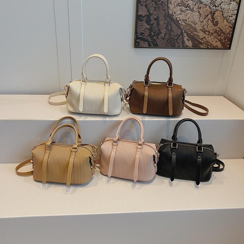 Product Introduction of High-quality Hand-held Bowling Bag Women's Autumn and Winter Simple and Fashionable Shoulder Bag Feeling Messenger Bag Bag 6609-521 0
