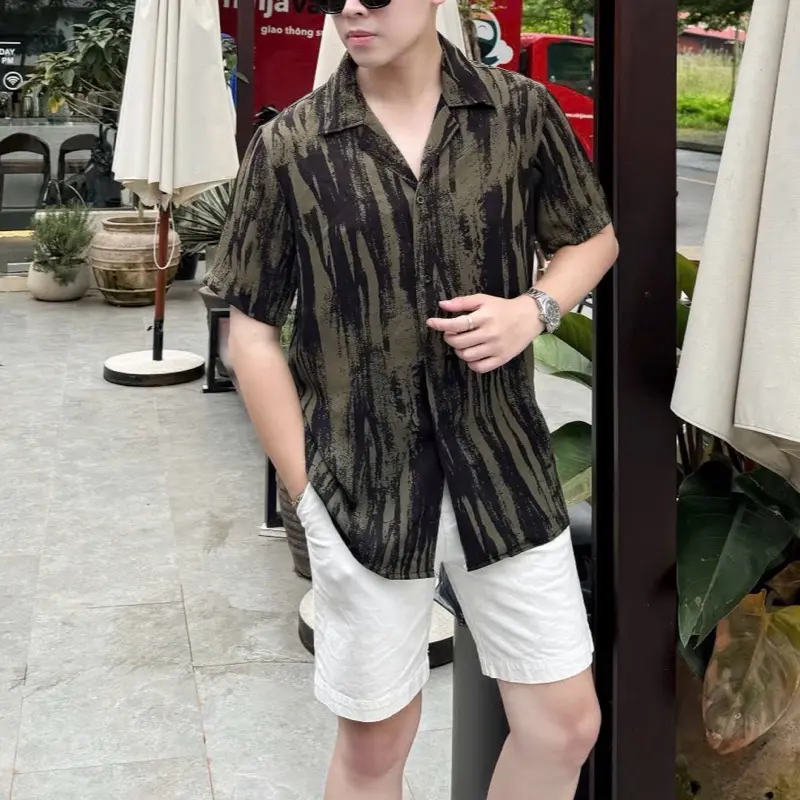 Áo Sơ Mi Shirt Ngắn Tay - Hoạ Tiết  Loang Xanh - Chất Liệu Lụa Hàn Mát Mẻ Form Rộng Menswearr 3