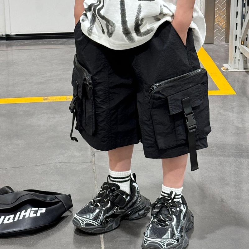   CC0320  Quần ngố gió túi hộp màu đen khoá kéo 2 bên cho bé trai chất đẹp phom đẹp. 