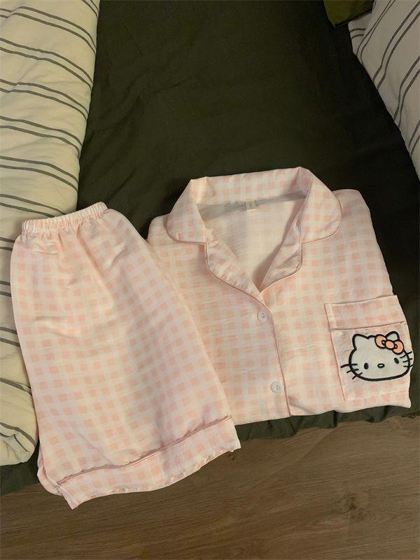 Product Introduction of Bộ Đồ Ngủ Hello Kitty, Phong Cách Ngọt Ngào Và Dễ Thương, Dành Cho Nữ, Hàng Mới Về Mùa Hè, Áo Ngắn Tay Và Quần Đùi, Thích Hợp Cho Học Sinh, Có Thể Mặc Đi Học, Có Thể Mặc Ở Nhà, Cho Đến Năm 2025 6