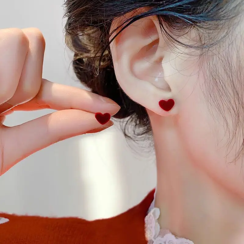 2025 [12000 People Praise] Red Earrings Velvet Love Heart Stud Earrings Women's Silver Needle Small Exquisite Autumn and Winter High Sense Simple and Elegant Earrings 2024