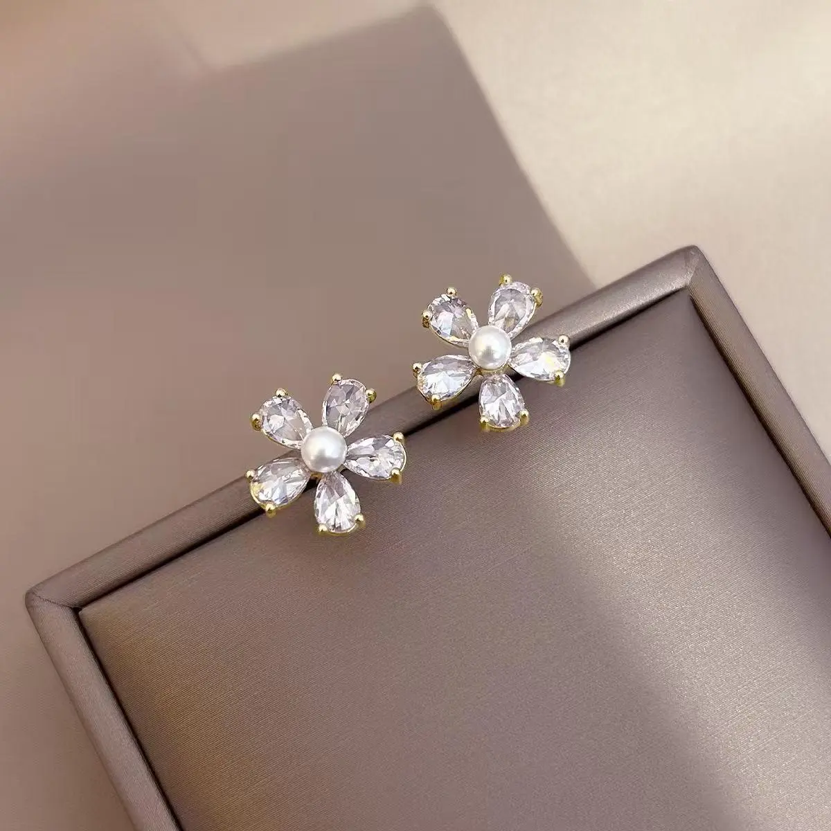 Candrika Jewerly Anting Titanium Anti Karat & Anti Luntur Candrika Jewerly Anting Titanium Anti Karat & Anti Luntur