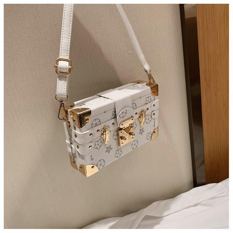 Product Introduction of Vintage Print Women's Box Bag High-Value New Light Luxury Niche Makeup Bag Small Square Bag Single Shoulder Crossbody Bag 20