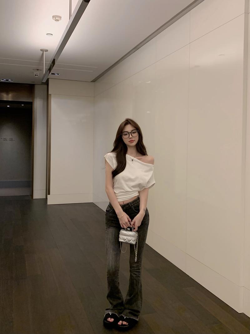 Product Introduction of Skinny Sexy White Y2k Crop Top Women Off Shoulder Spring T-shirt Korean Style Black Blouse Tees 2024 Summer Fashion Clothing 20