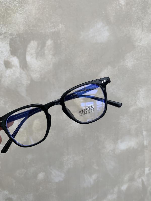 Gọng kính vuông nhựa 636 lutto có kèm tròng cận