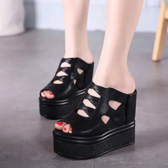 Dép xuồng   .cao 12cm. có 1 màu đen .chât si lì .GiàY .From  chuẩn size  hàng quảng châu đi êm chăc chan DéP