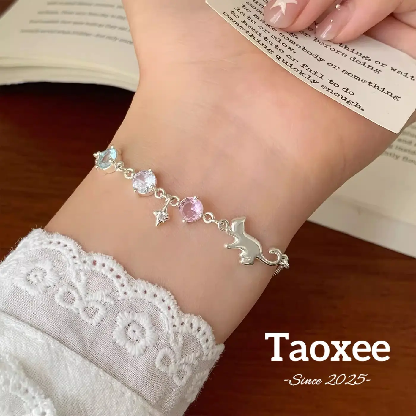 【Taoxee】Gelang Tangan dengan Motif Kucing Menangkap Bintang dan Zirconia Halus Indah D278