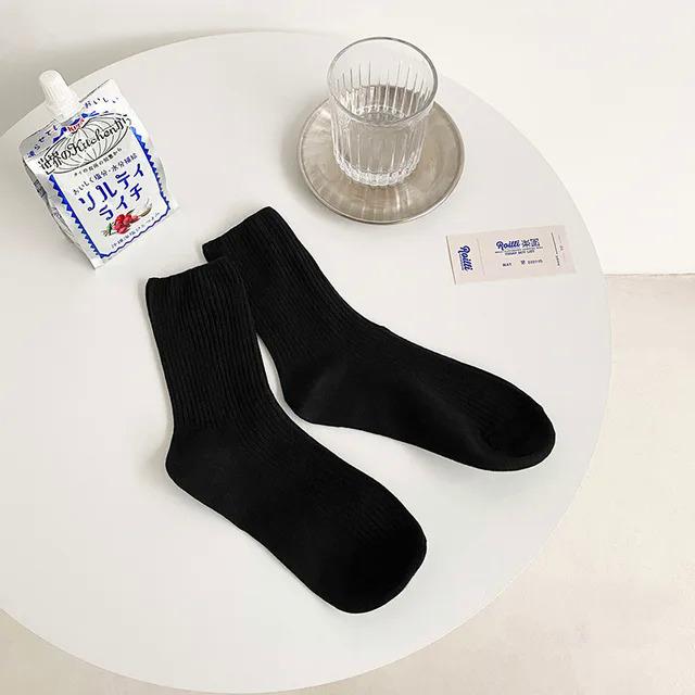 1Pcs New Female Japanese Socks Solid Color Women's Casual Cotton Cute Socks Autumn Simple Women's Medium Length Socks 6