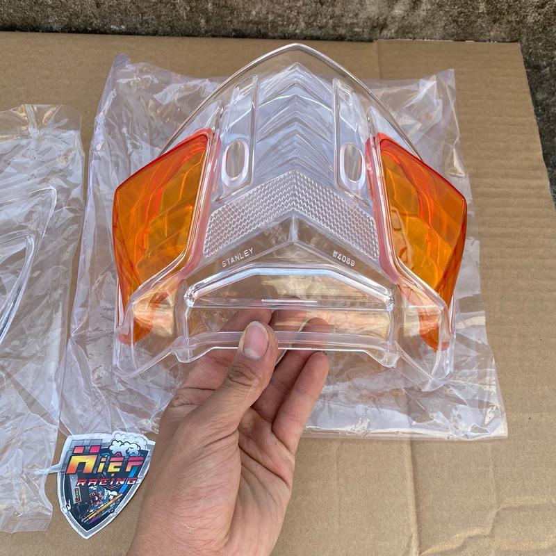 Nắp hậu trắng kèm xi nhan cam gắn cho các đời xe wave 50 , 100 và 110