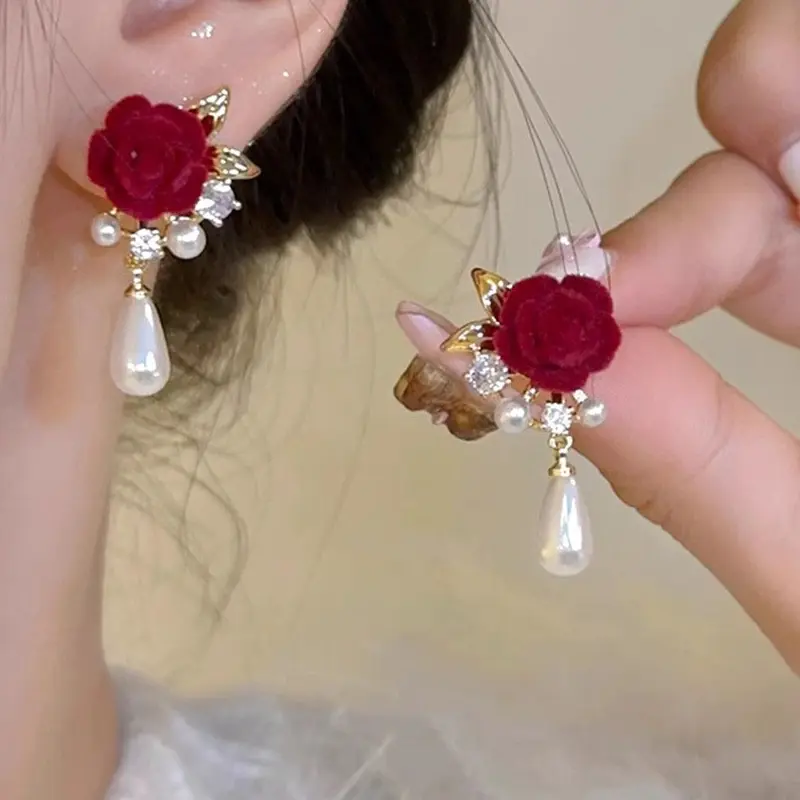 Liui   Anting Mawar Beludru Merah Anting Bunga Mutiara Vintage Anting Berkelompok Temperamen