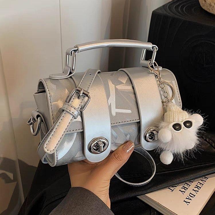 Túi Bạc Cao Cấp Nữ, Túi Messenger Phổ Biến, Dễ Phối Đồ, Thời Trang, Bán Chạy Nhất, Túi Vuông Nhỏ Cầm Tay Mùa Hè Mới 2024 0