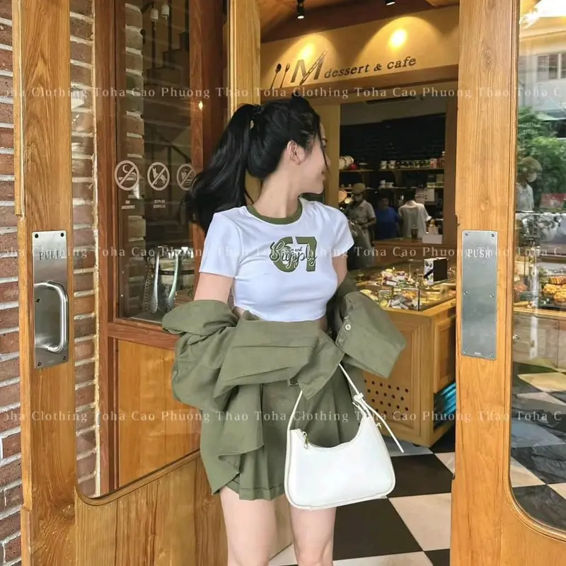 Sét bộ chất cotton lạnh 4 món mặc đi chơi dạo phố, áo thun ngắn tay cổ tròn phối viền hoạ tiết in chữ số kèm áo khoác ngoài dài tay kèm quần đùi ngắn mix đai lưng Nữ Women Topb Tre Kem Sen 5