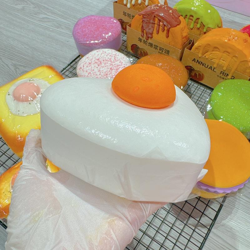 Product Introduction of Đồ Chơi Sticky Squishy Ốp La Trái Tim 1