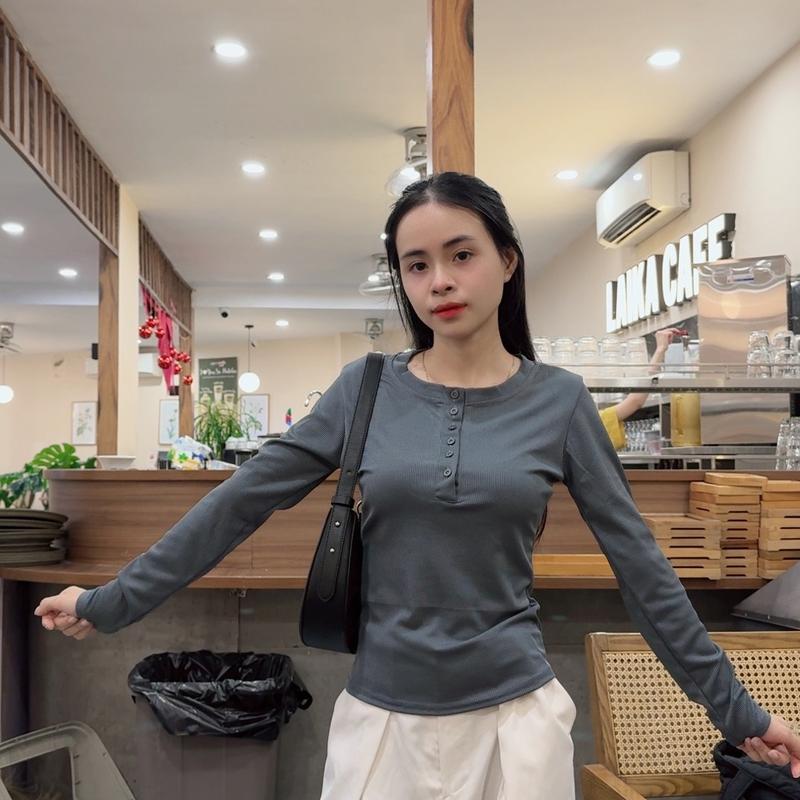 Combo 2 áo xẻ cúc ôm body nữ cực chất. Phối đồ đơn giản.Phong cách trẻ trung, năng động Nhung Sen 8