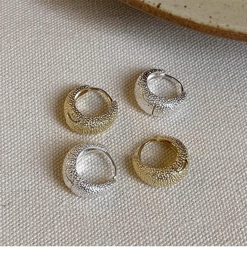 Product Introduction of Metal Minimalist Matte Hoop Earrings New High-end Stud Earrings Unique Temperament Ear Jewelry for Women 4