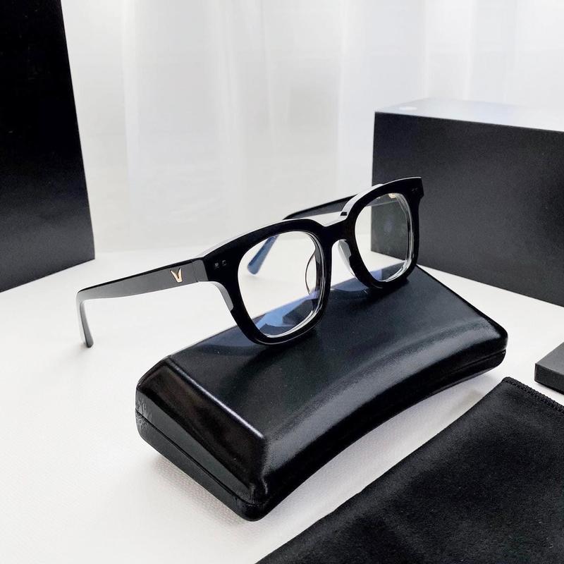 Kính GM Southside Chữ V Bản 11 Dáng Chuẩn Bản Lề Đồng 7 Chấu Có Trên Ảnh Mắt Kính GM