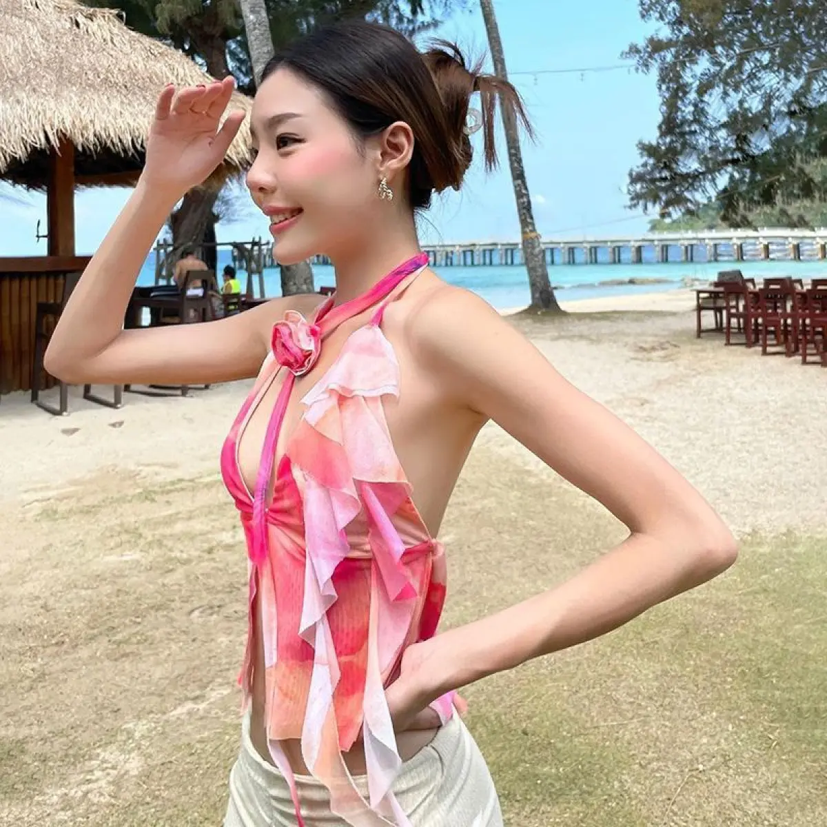 Áo Ba Lỗ Nhỏ Phong Cách Kỳ Nghỉ Bãi Biển, Chắp Vá Xếp Nhún, Phong Cách Tie-Dye Cá Tính, Thiết Kế Hở Lưng Bó Sát Cổ Yếm, Phong Cách Thái Lan, Thích Hợp Cho Mùa Hè, Năm 2023