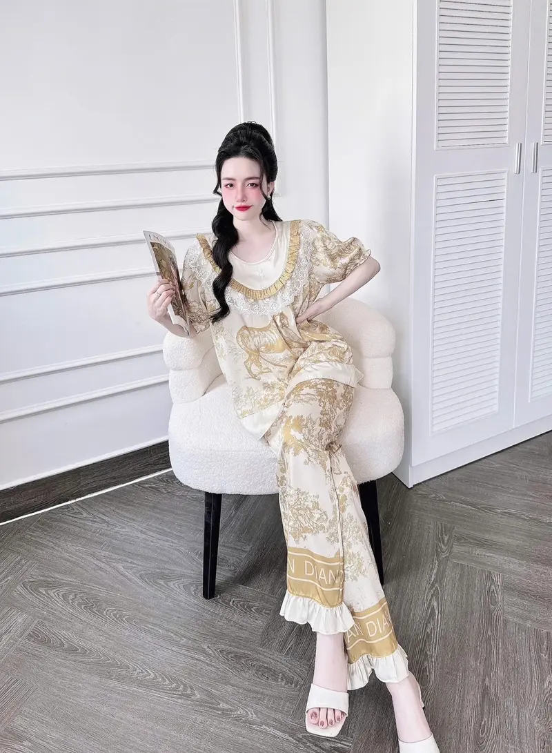 Product Introduction of ️Em lên tiểu thư phối bèo tay ngắn quần dài new️ Form < 65kí, quần có túi ạ Women Áo Nữ 5