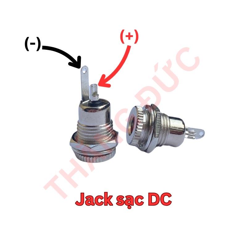 ổ jack sạc cái cho nguồn DC, chất liệu kim loại màu bạc sáng 0