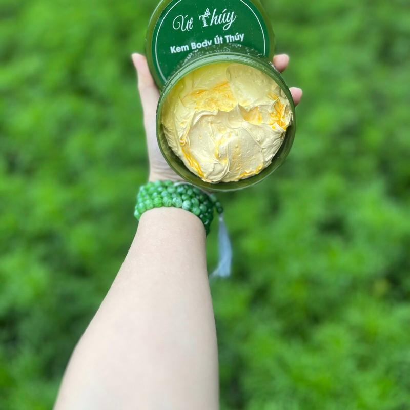 Kem Cốt Thái Dầu Vàng 250GR (Dành cho da ngâm đen chai lì,da vàng)