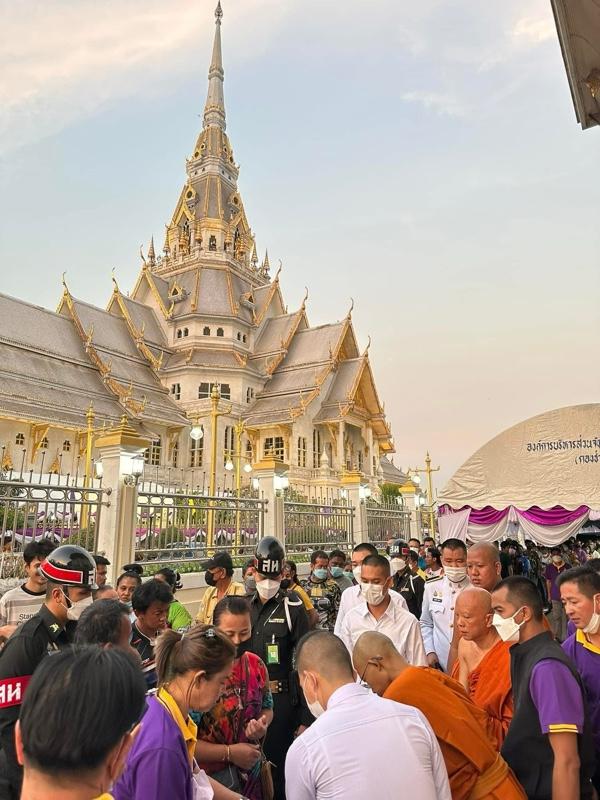 Product Introduction of หลวงพ่อโสธรแปดเหลี่ยมพุทธศิลป์รุ่นยศเจริญปี2567(เนื้อทองทิพย์ลงยาสีแดง) 1