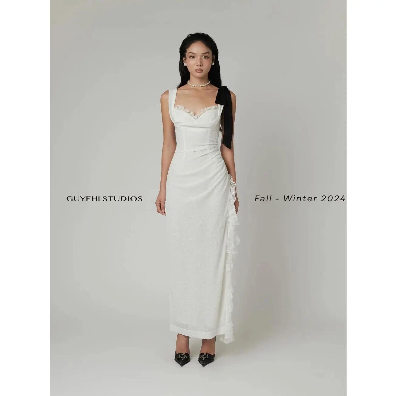 Váy bodycon với thiết kế ôm sát cơ thể xẻ tà phối ren - LUMIÈRE BODYCON DRESS - GUYEHISTUDIOS