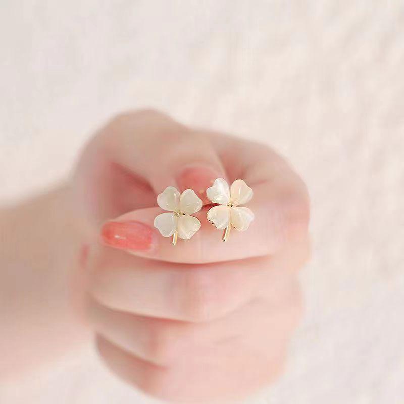 Product Introduction of Fashion Elegant Luxurious Four Leaf Clover  Stud Earrings For Women  Party Accessries Gifts 14