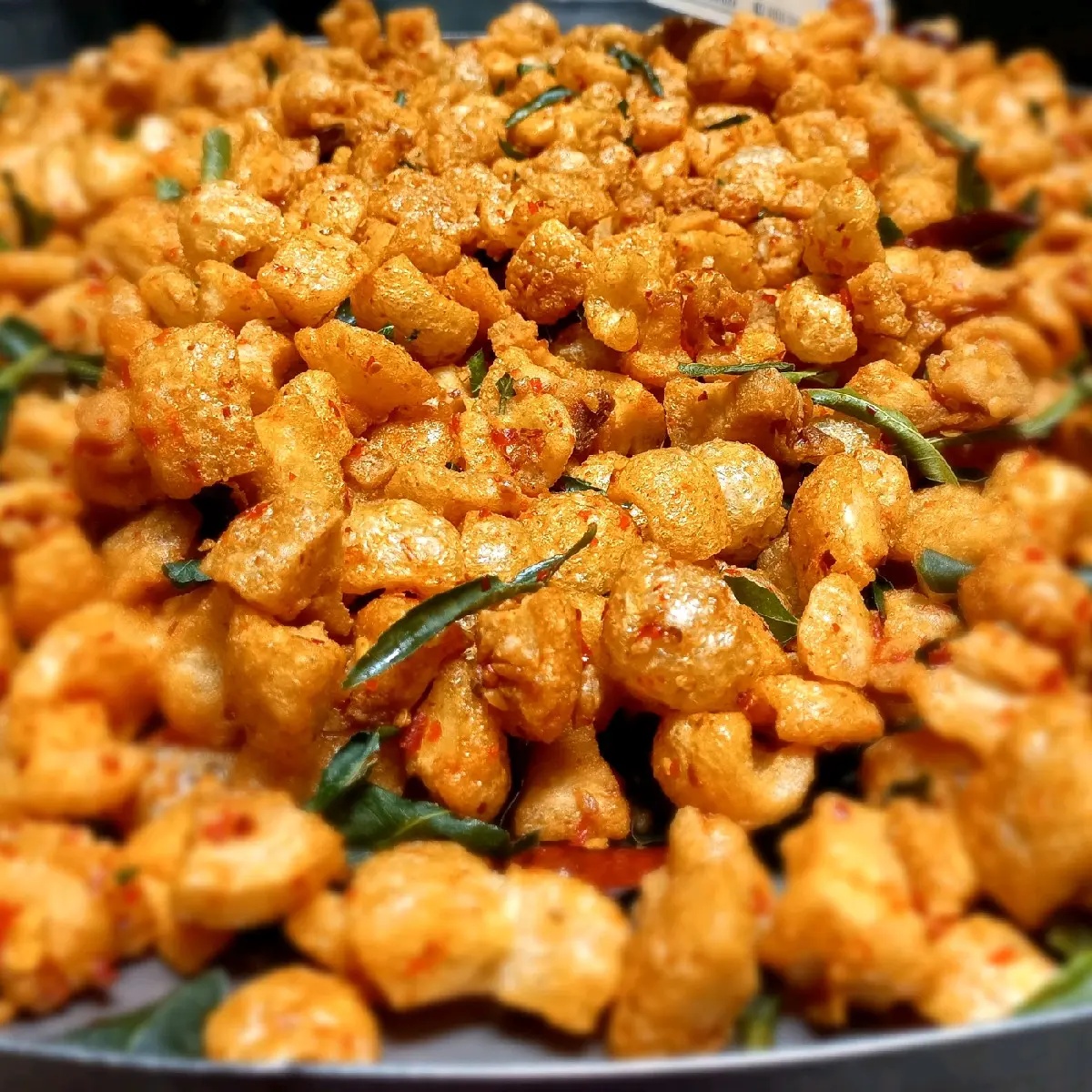 Tóp mỡ sấy lá chanh [hộp 250g] Ăn Vặt