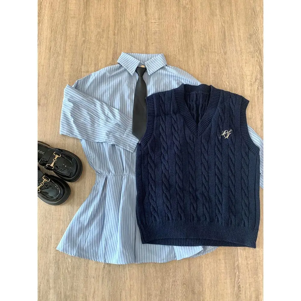 Áo Vest Dệt Kim Xoắn, Phong Cách Preppy, Màu Xanh Navy Ngọt Ngào Bộ Đồ Hai Mảnh, Váy Sơ Mi Sọc, Thích Hợp Cho Mùa Xuân Và Mùa Thu