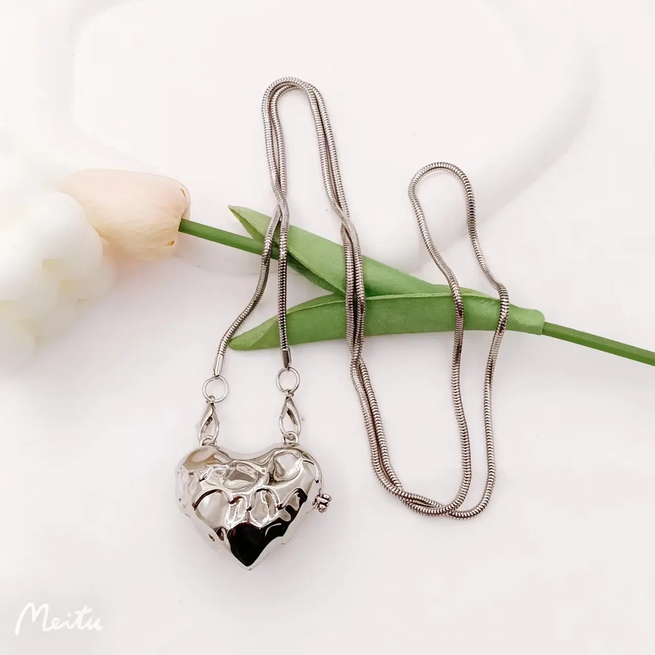Niche Design High-End Cream Heart Chain Pearl Bag Crossbody Bag Body Chain Elegant Sweet Cool Girl Accessories