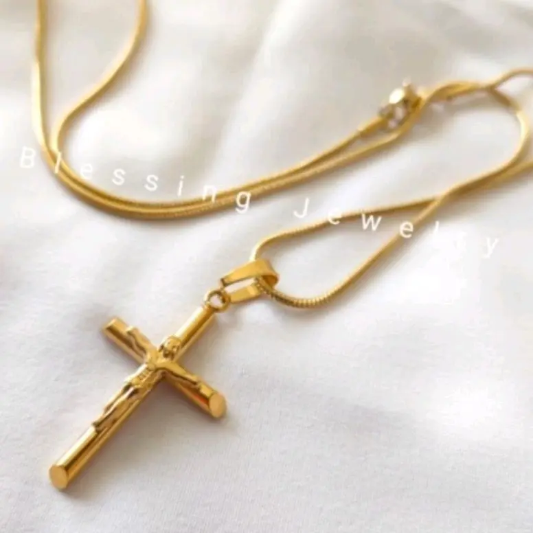Kalung Salib Yesus Titanium Emas Silver Pria dan Wanita 3