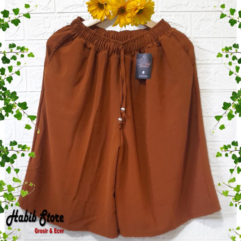 Product Introduction of Celana kulot JUMBO pendek dari bahan cringkel berkualias bisa di pakai sehari-hari Shorts Wanita 3