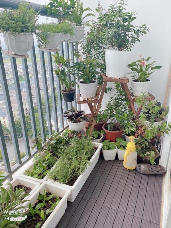 Product Introduction of Đem lại không gian sống sang trọng và ấm cúng với tấm lót sàn PVC  Với cấu tạo 5NAN chạy dọc, sản phẩm giúp bạn dễ dàng tạo hình nên những không gian đẹp, chắc chắn.   Ưu điểm:  - Sản phẩm có cấu tạo dạng 5 NAN chạy dọc, tạo bản 2
