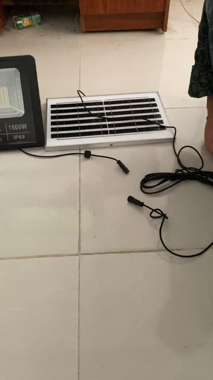 Product Introduction of Bộ đèn pha Năng Lượng Mặt Trời 1500W tự động sạc, công suất thực 30w, ip69 sáng 4-6h lampu  sorot 0