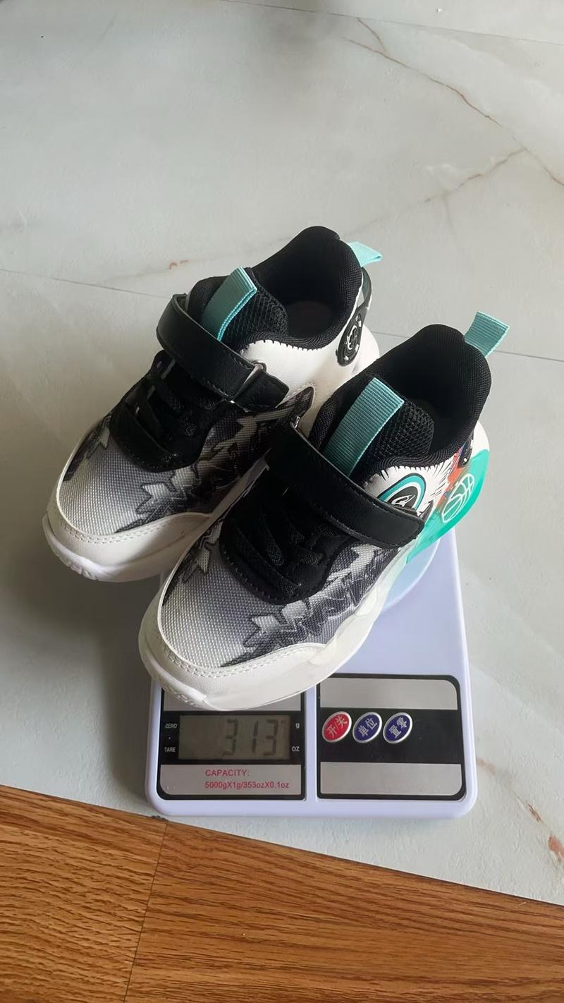 Product Introduction of Boys Running Shoes Spring and Autumn New LED Light Breathable Mesh Basketball Sneaker Luminous Leisure Light Shoes 17