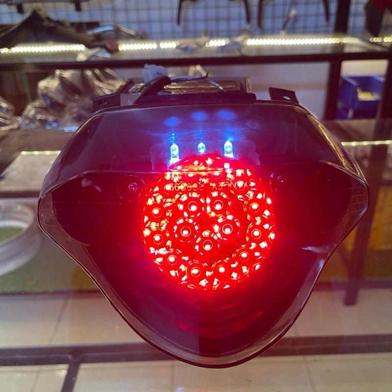 Đèn hậu appi v2 gắn Sirius 50/110 mica có chữ (xử lý jax)