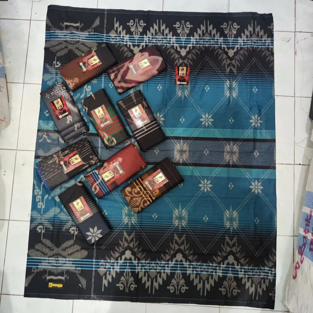 SARUNG MANGGA GOLD KEMBANG MOTIF Liris Corak Seragam