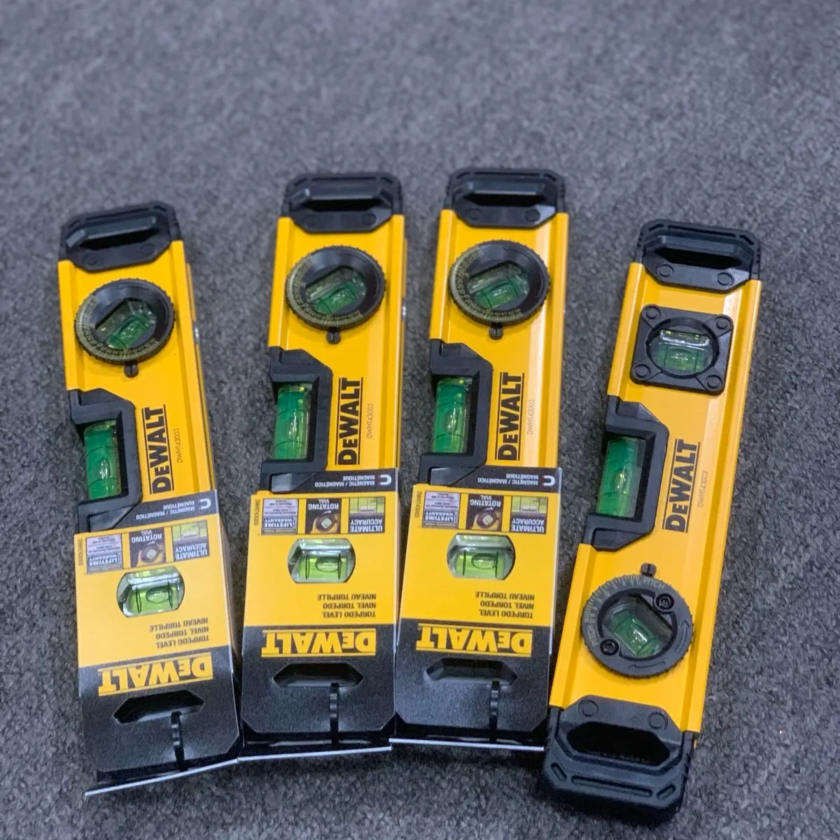 Thước thuỷ 25cm Dewalt có từ DWHT43003 chính hãng Dewalt  - có thể xoay thuỷ 360 độ