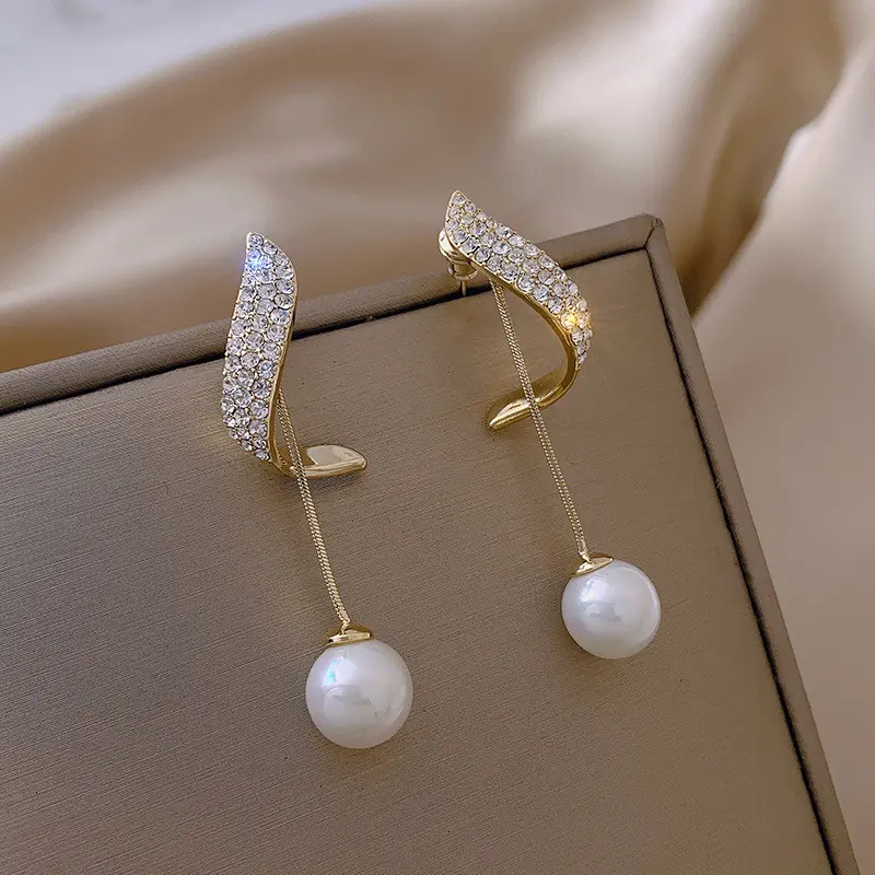 New Trendy Diamond Pearl Earrings for Women Simple Temperament Eardrops French Joker Earrings